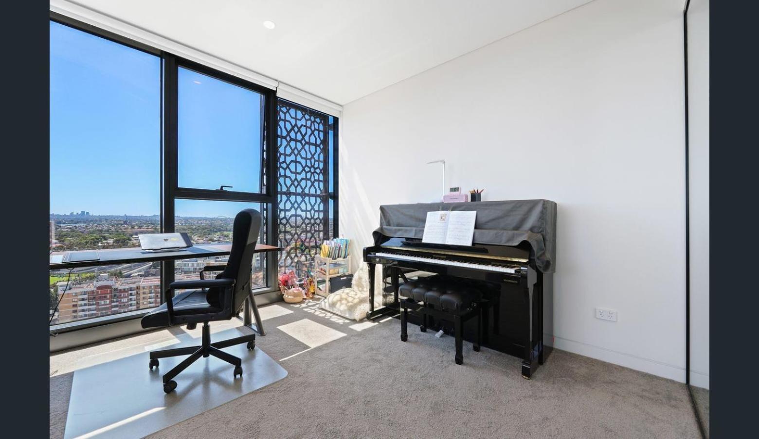 High-level 3br Retreat With Gym And Skyline Views Apartment